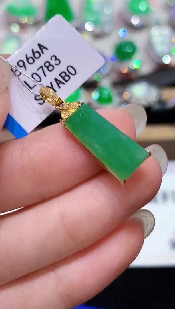 吊坠(不含链)18K金镶嵌翡翠L0783多样性发其一
