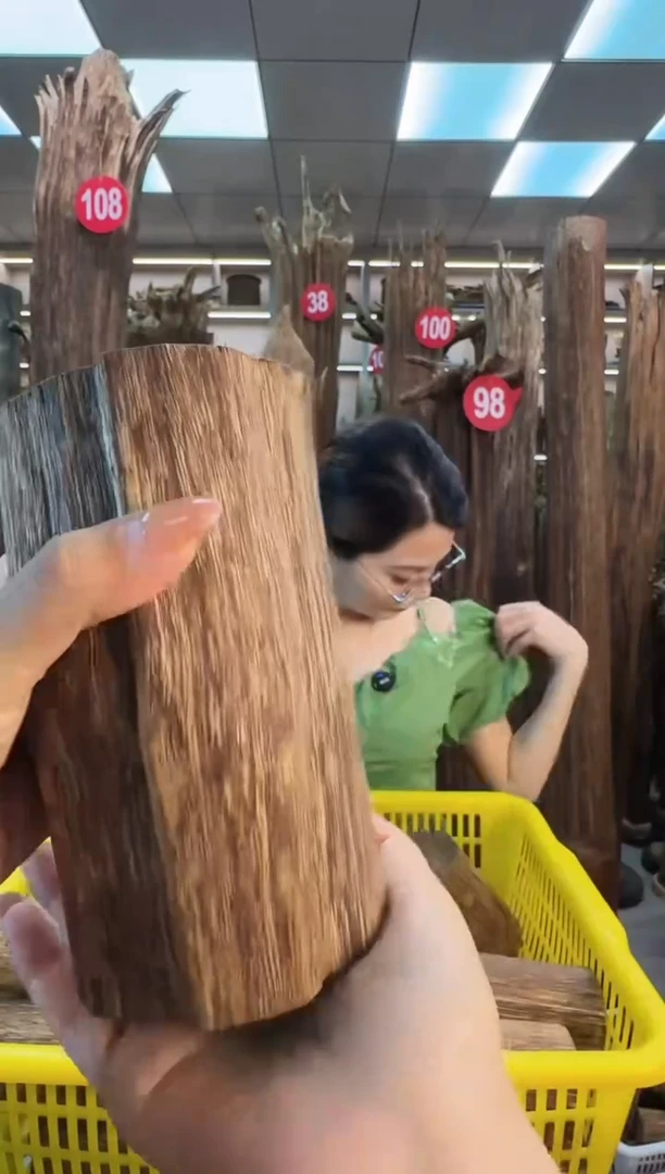 沉香碎屑沉香沉香原料摆件工艺品100元以上带底座