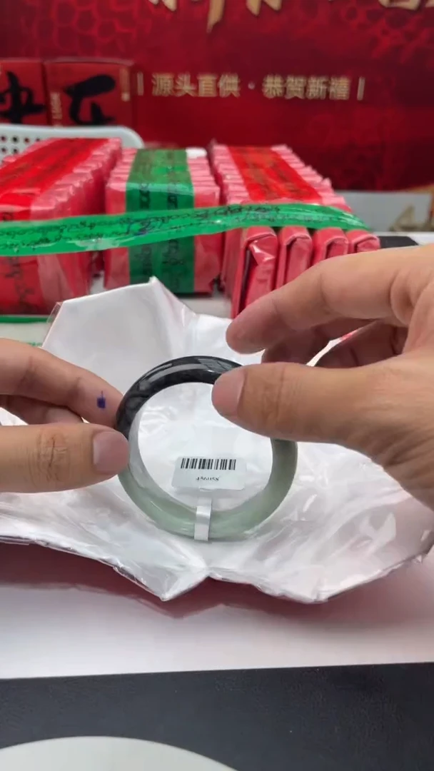 【闪购商品】翡翠手镯未镶嵌9翡翠手镯（微瑕）