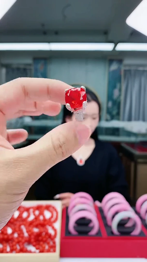 【闪购商品】合成（培育） 红宝石银S925镶嵌J28戒指