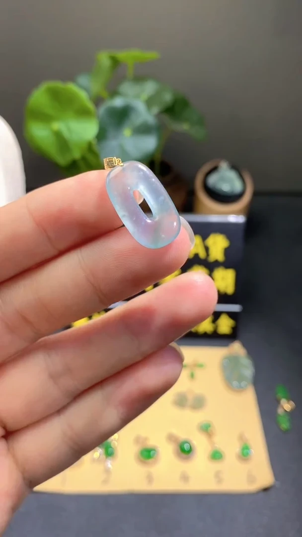 颈饰18K金镶嵌翡翠翡翠A货