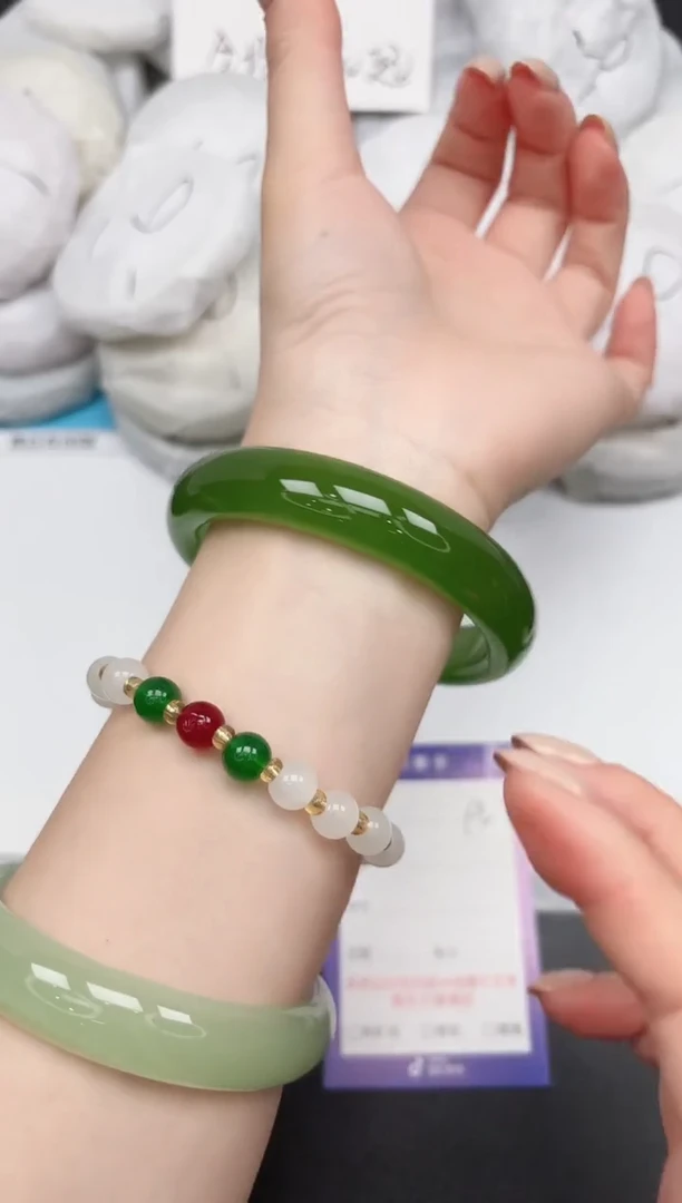 未镶嵌手镯石英质玉92/6162