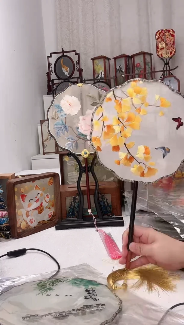 扇子苏绣作品手工团扇