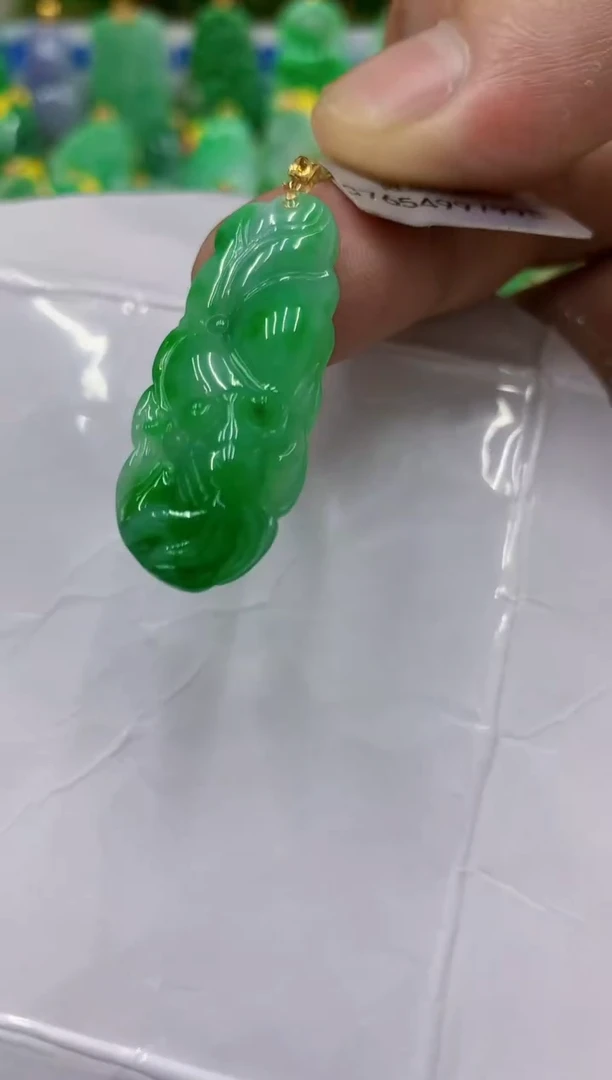 翡翠18K金镶嵌颈饰挂件