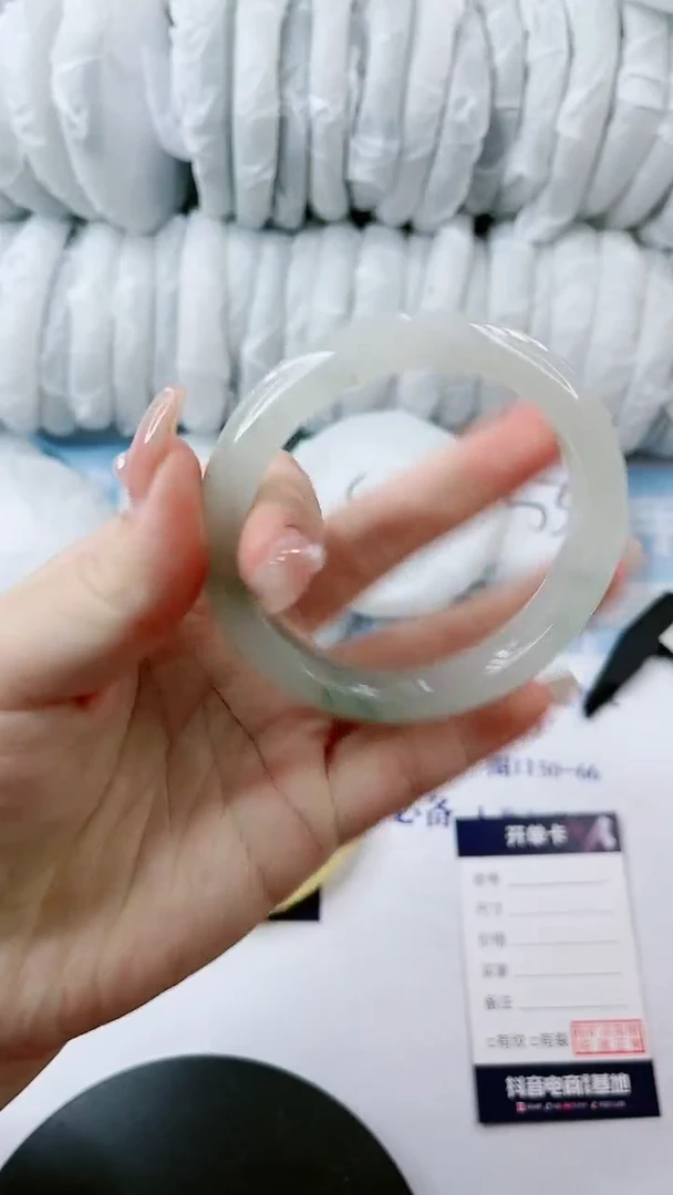 【闪购商品】石英质玉手镯未镶嵌0179518405多样性发货