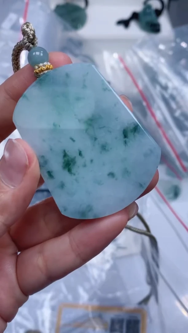 颈饰未镶嵌翡翠吊坠