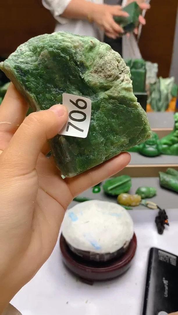和田玉（碧玉）未镶嵌珠宝半成品1