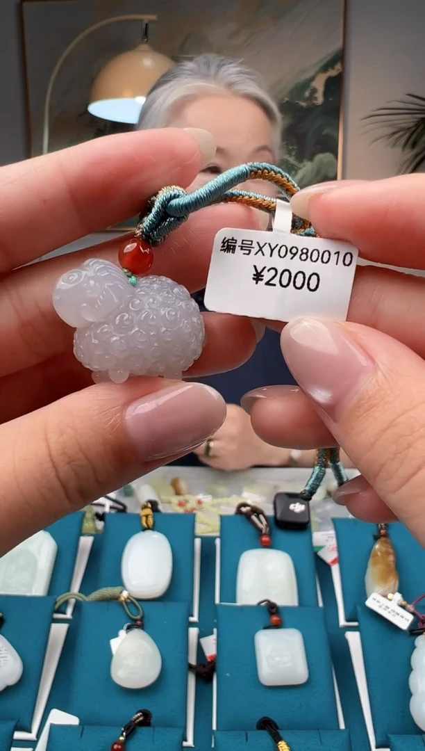 颈饰未镶嵌和田玉吊坠 XY
