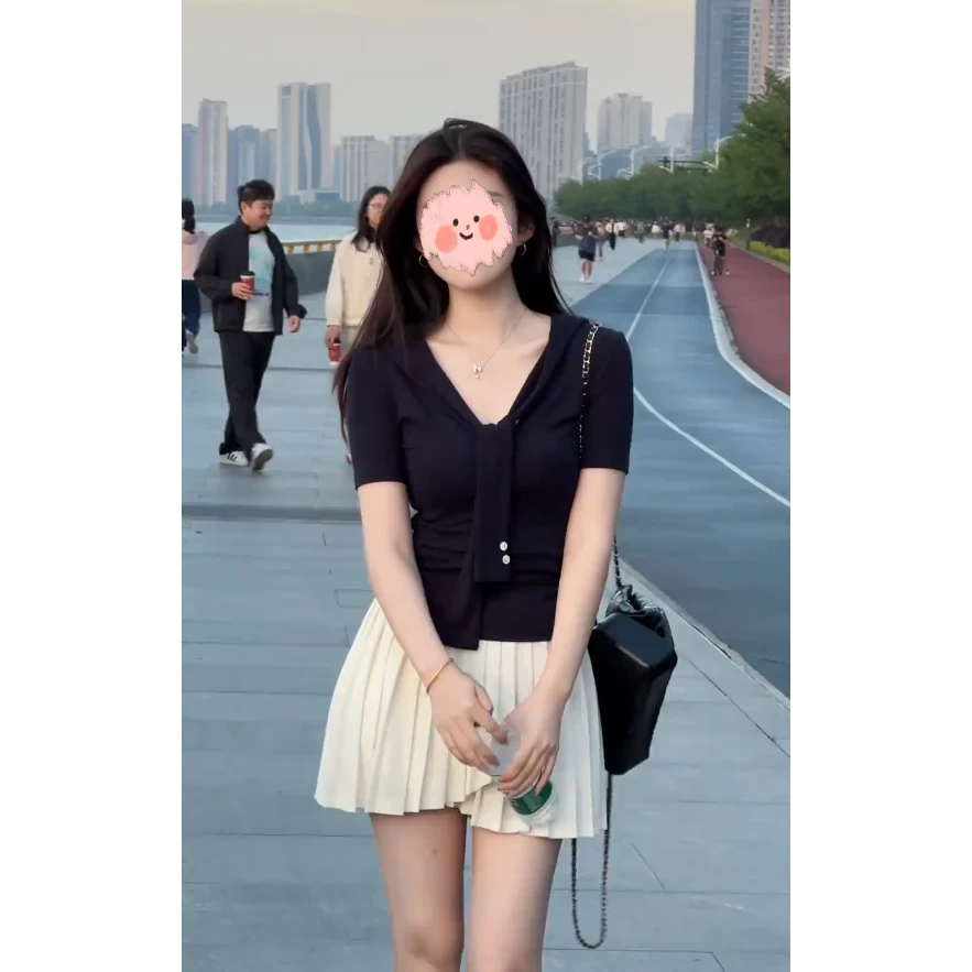 法式藏蓝色v领短袖t恤女装夏季薄款高级感法式气质上衣短裙套装