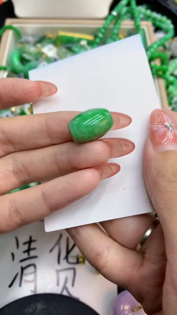 颈饰未镶嵌翡翠1