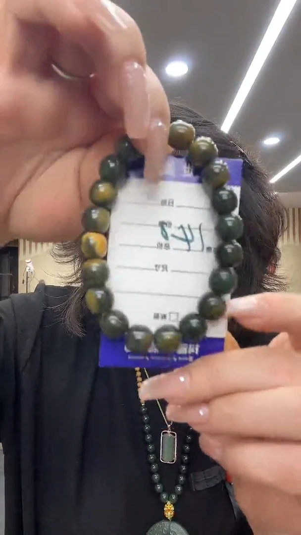 未镶嵌透闪石质玉挂件手串