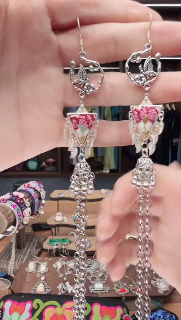 织绣22蒙阿苏苗绣传承店