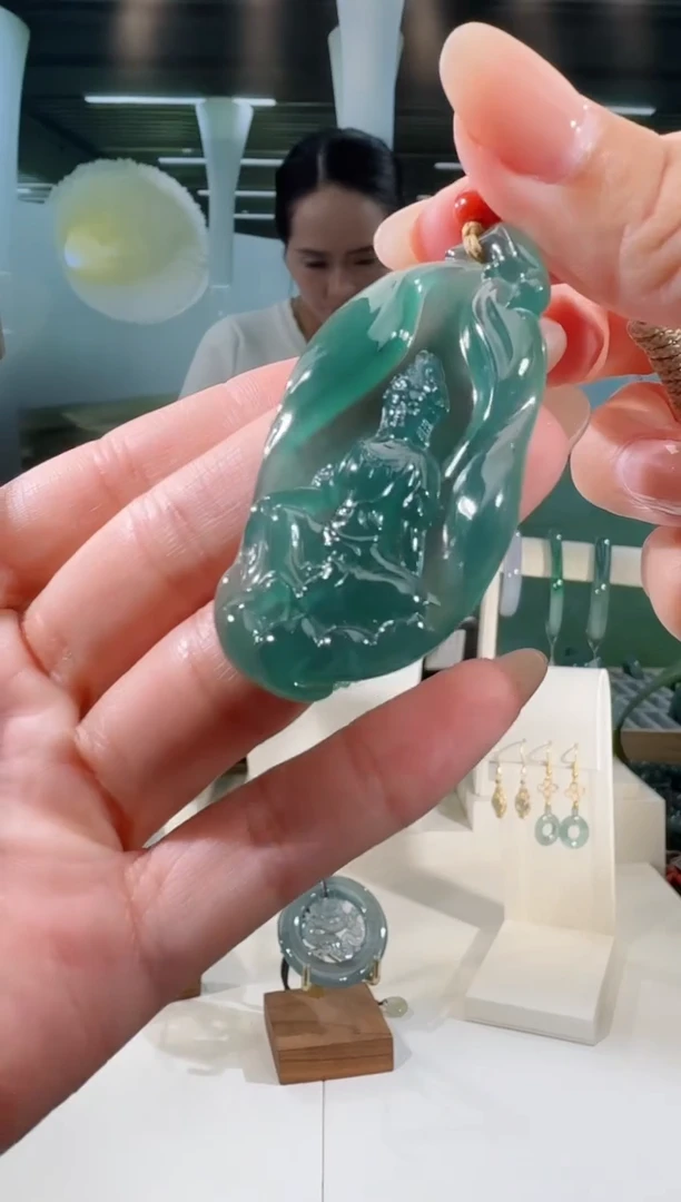 翡翠未镶嵌吊坠(不含链)观音