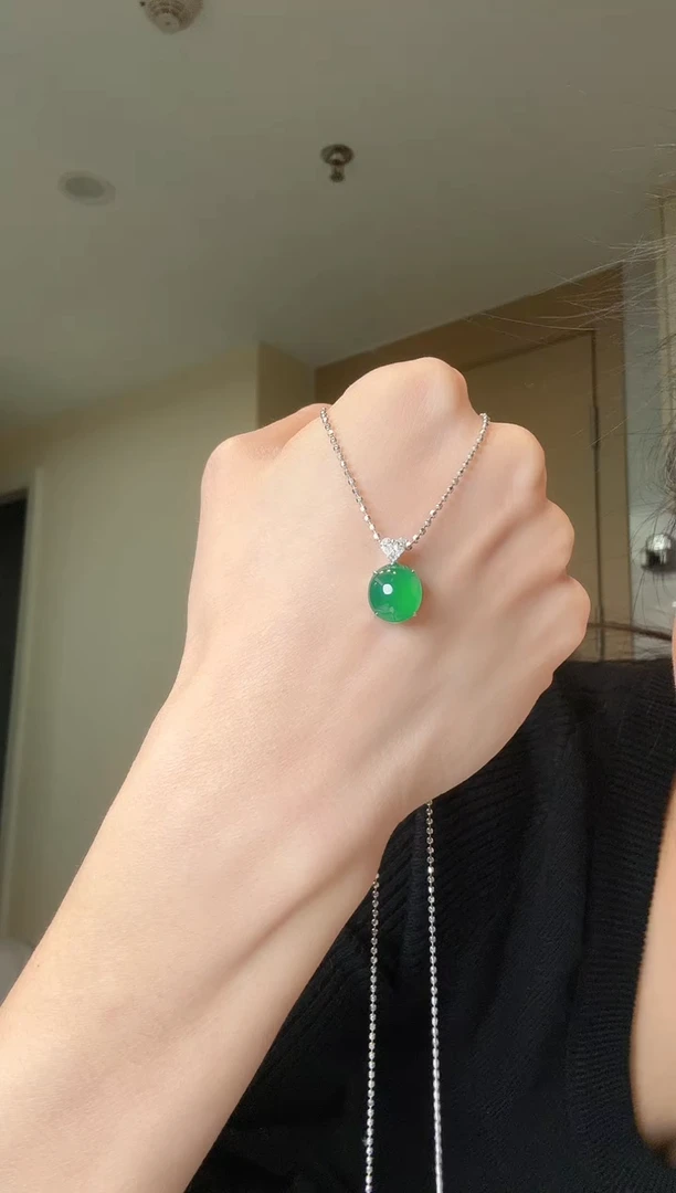 【闪购商品】翡翠吊坠(不含链)18K金镶嵌天然翡翠吊坠