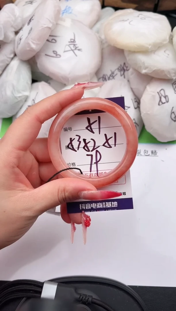 未镶嵌手镯石英质玉51    52-53