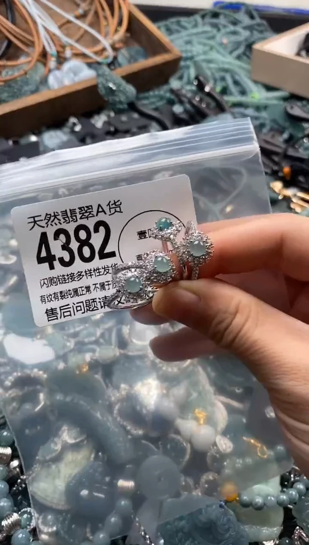翡翠未镶嵌颈饰多样性发其一4382