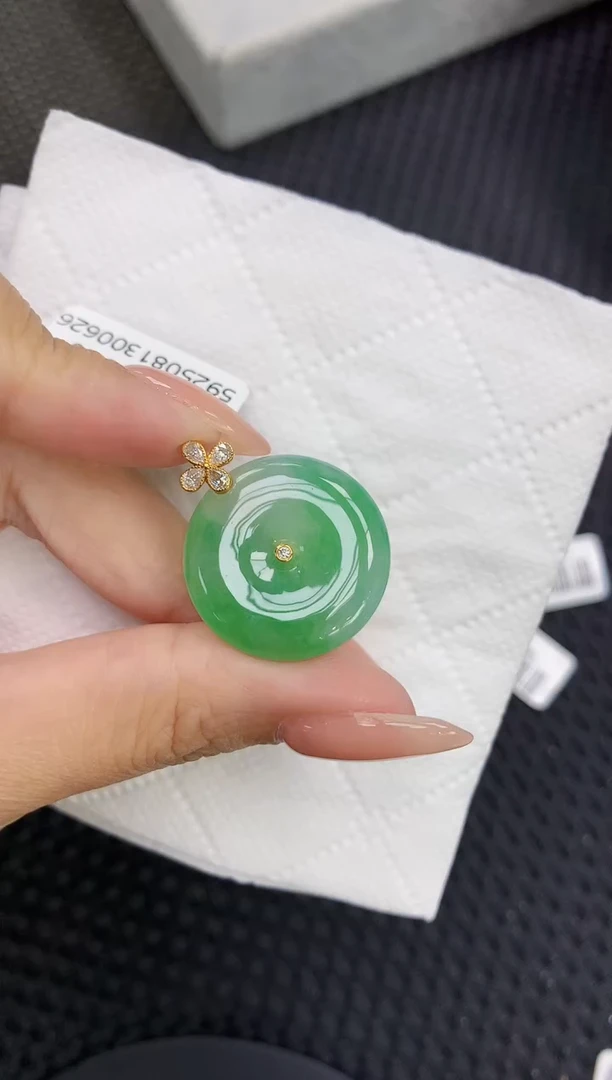 颈饰18K金镶嵌翡翠11111111111