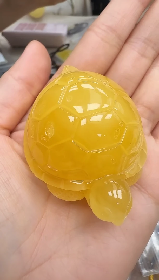 未镶嵌琥珀裸石如图