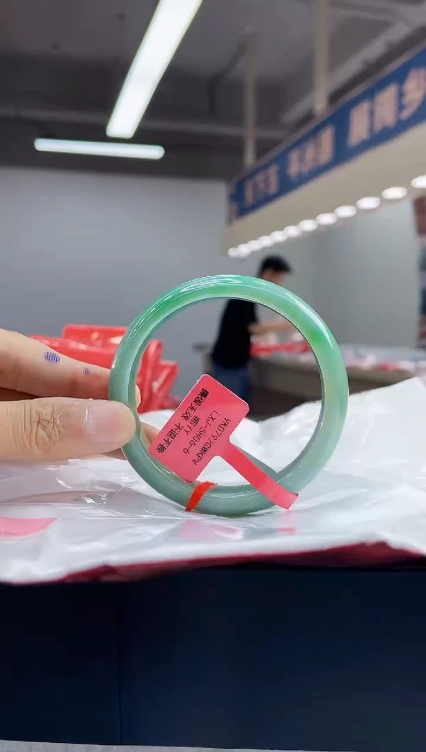 翡翠手镯未镶嵌手镯12