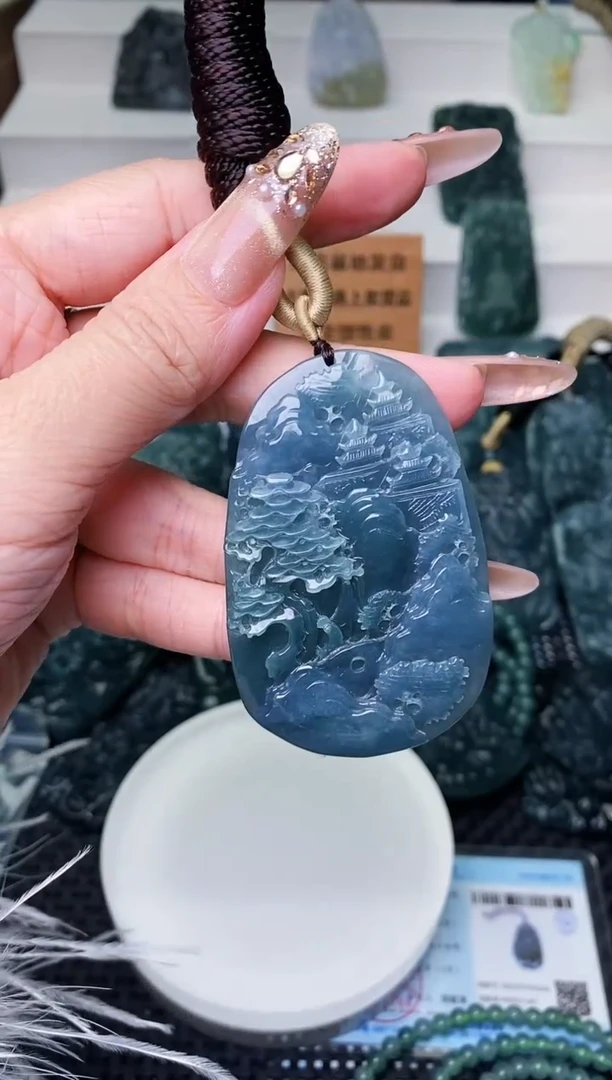 颈饰未镶嵌翡翠