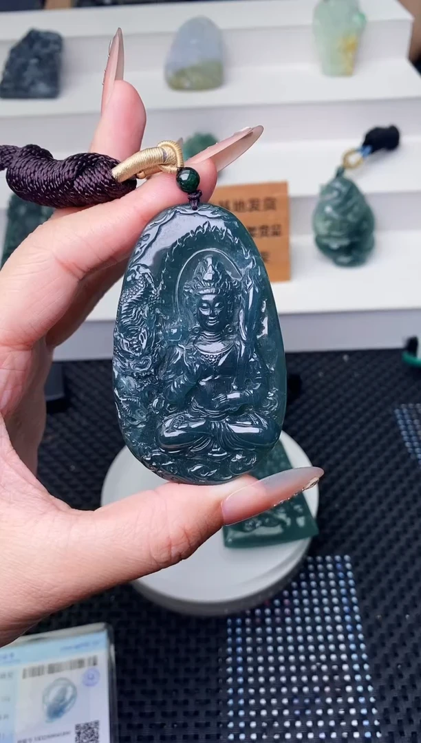 颈饰未镶嵌翡翠