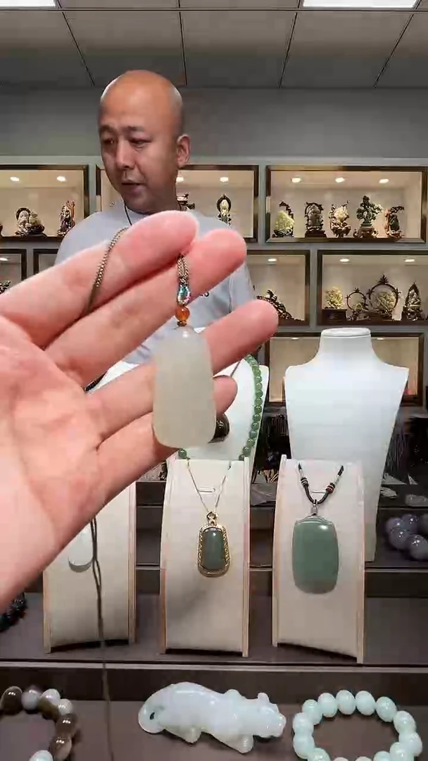 和田玉未镶嵌颈饰苏