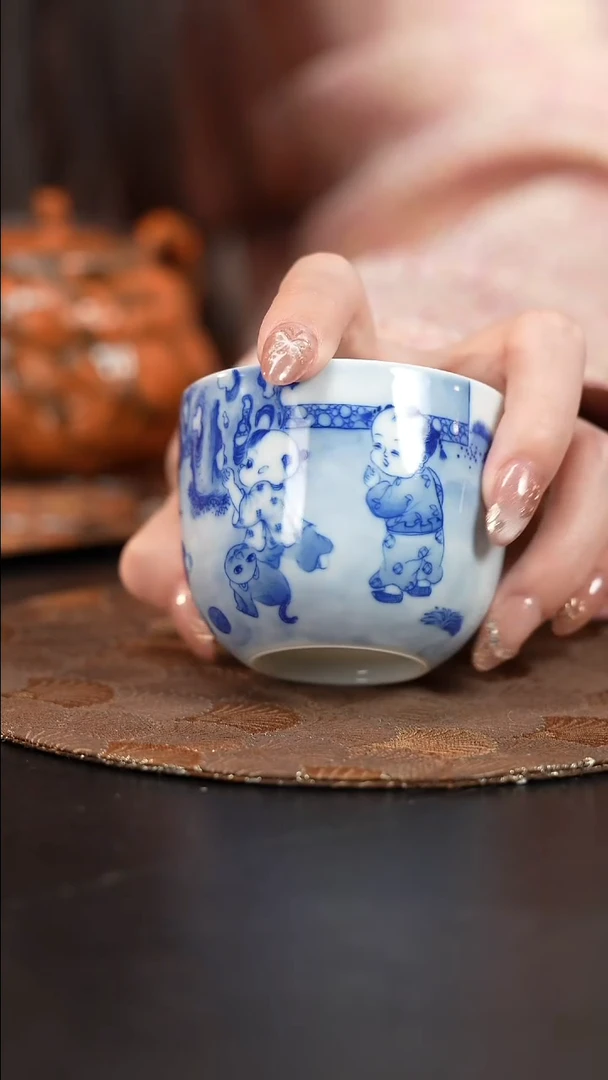 【闪购商品】杯看山柴窑青花童子