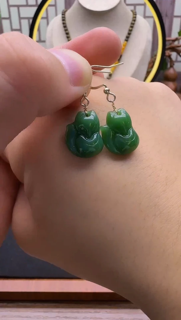 14K金镶嵌和田玉耳饰E135