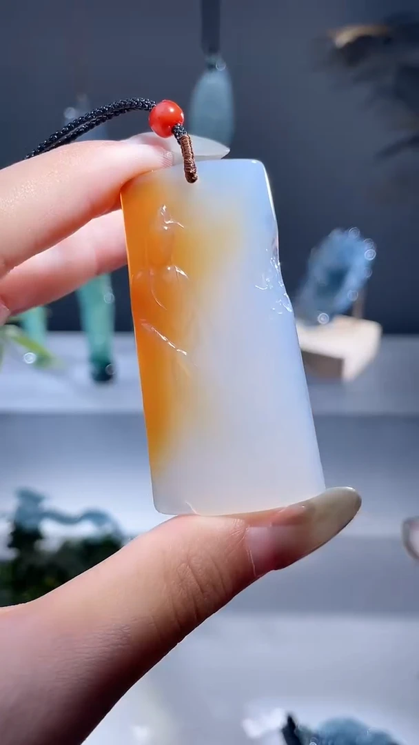 未镶嵌颈饰玛瑙/玉髓观音