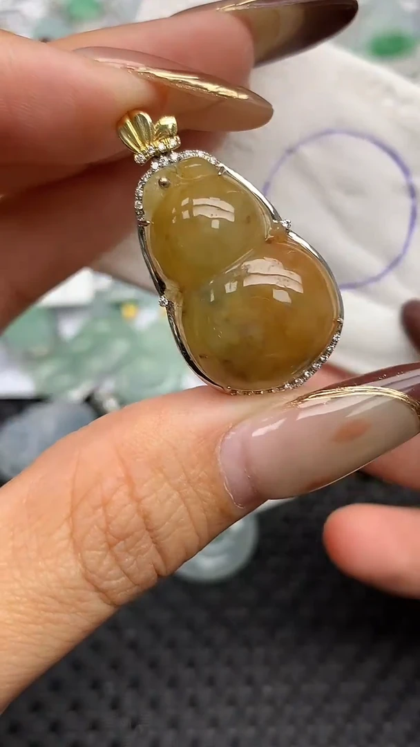 颈饰18K金镶嵌翡翠93   天然翡翠A货  百元以上9米证书费自理