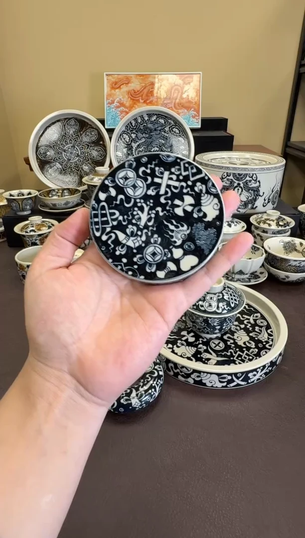 二号釉纯杂宝纹盖置