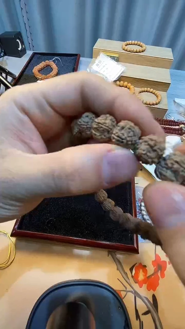 【闪购商品】金刚菩提手串灰皮方敦梅花（真空包装）