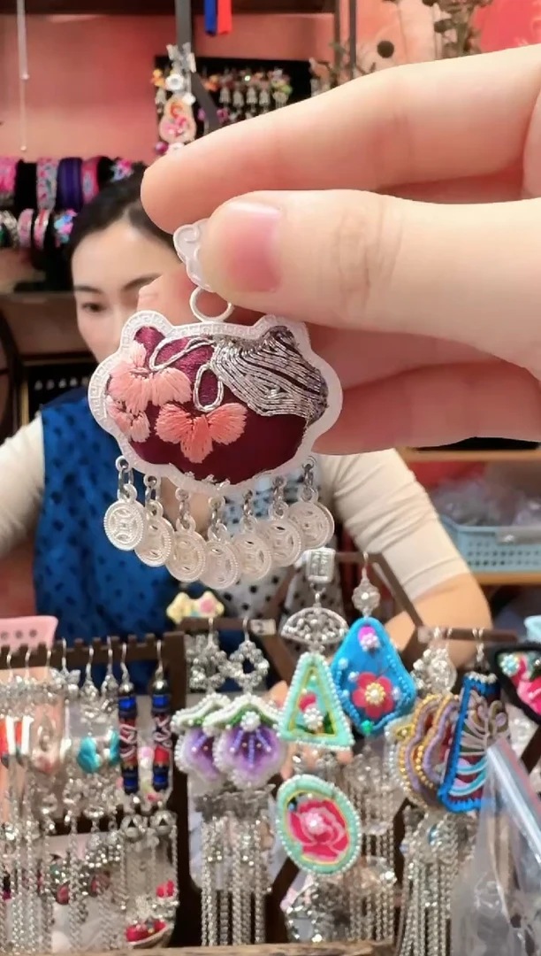 织绣云织谣民族风精美饰品  116