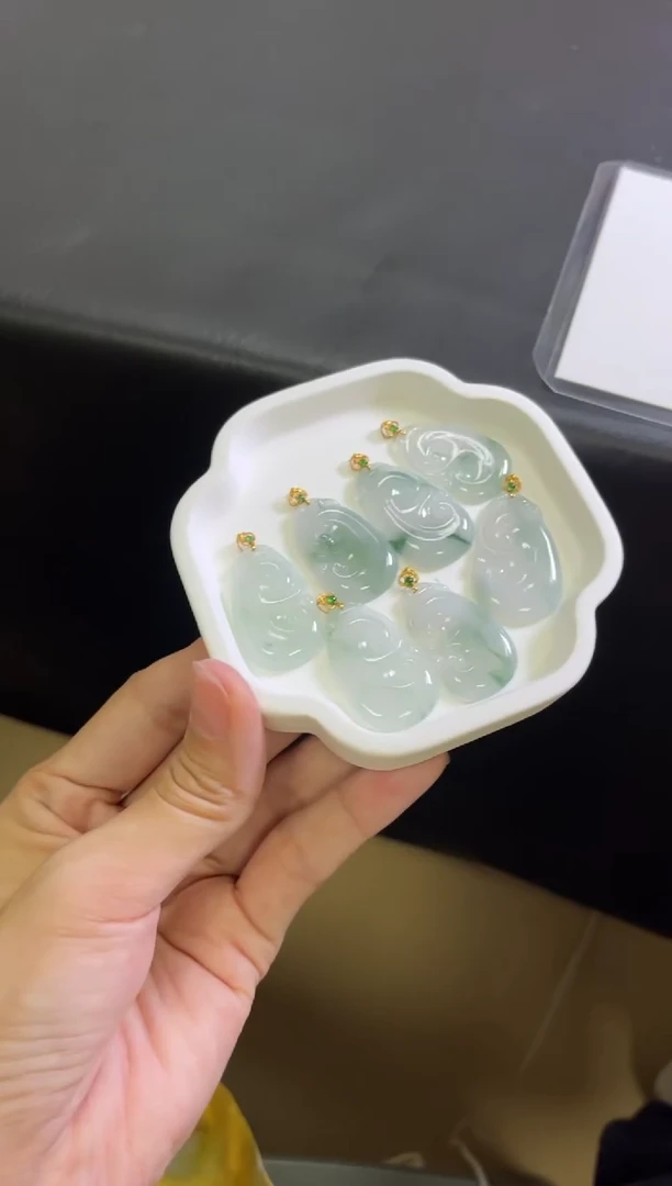 颈饰18K金镶嵌翡翠M14 多样性发一件/配绳子