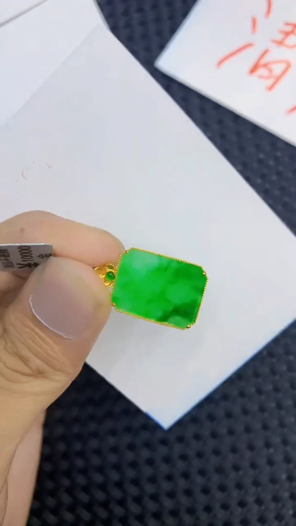 翡翠18K金镶嵌吊坠(不含链)1