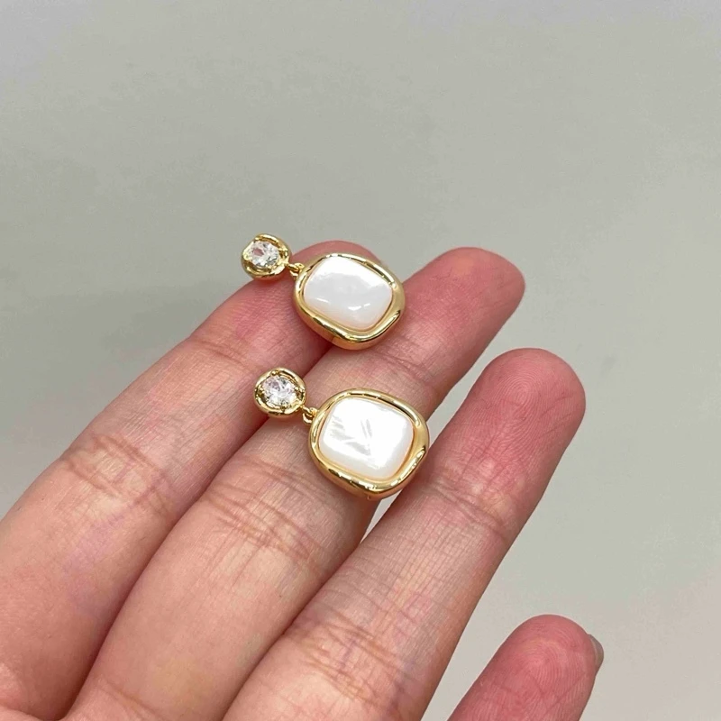 【魏来意】镀K金 简约方形贝壳耳环-20*11mm
