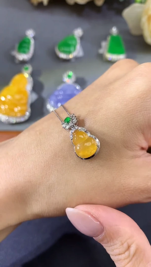 吊坠(不含链)18K金镶嵌翡翠B4多样性发其一