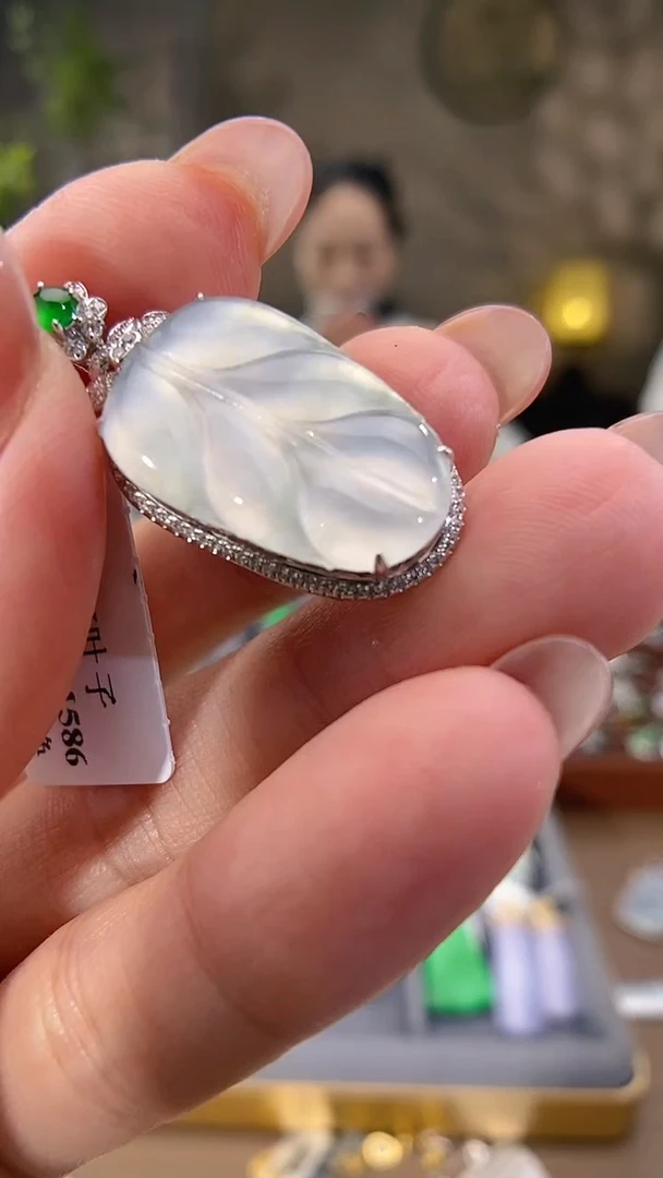 吊坠(不含链)18K金镶嵌翡翠叶子