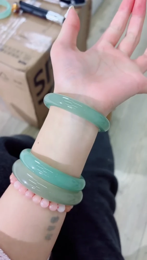 未镶嵌手镯石英质玉7-54D
