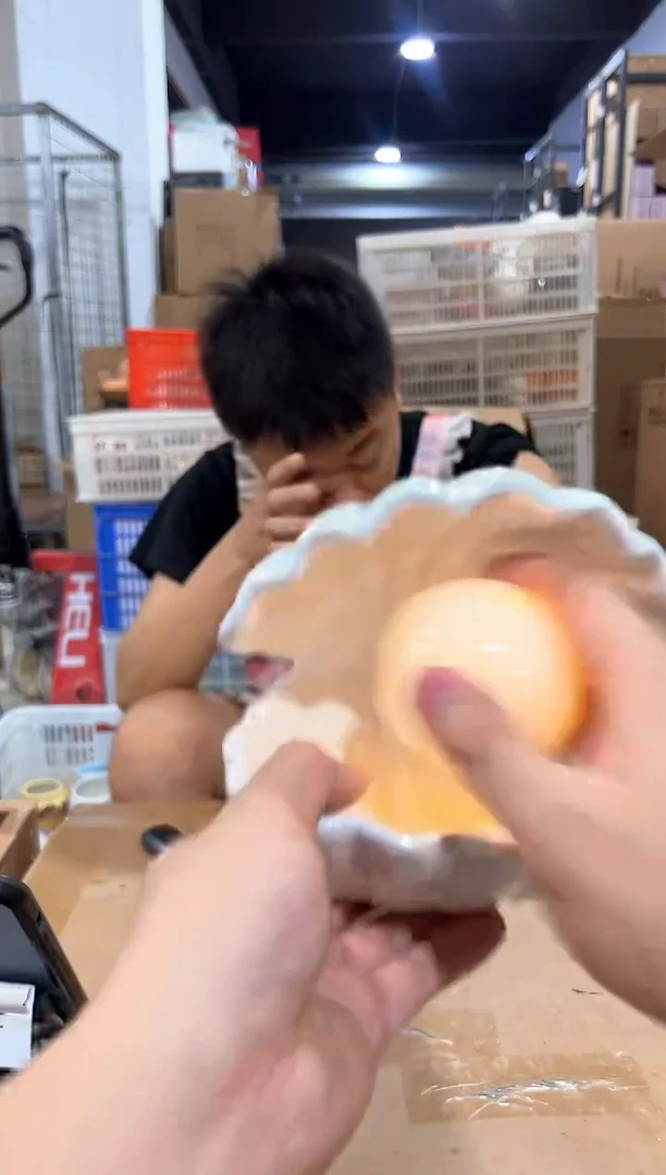 瓷片白色贝壳带灯摆件