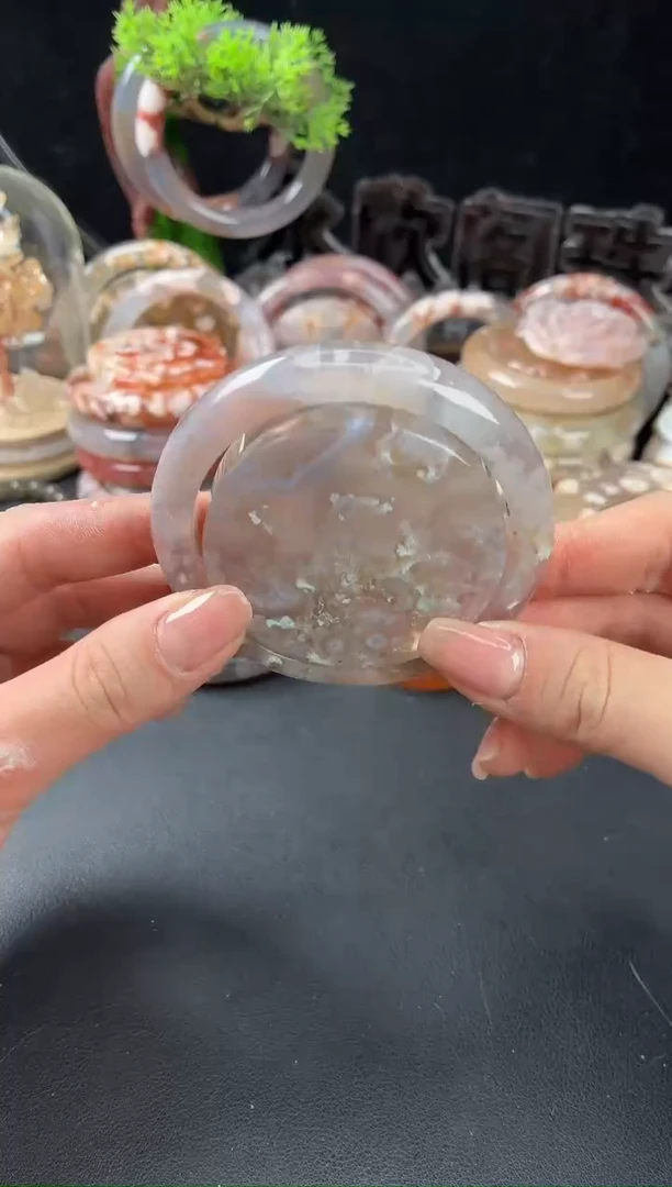 未镶嵌手镯（圆镯）石英质玉55