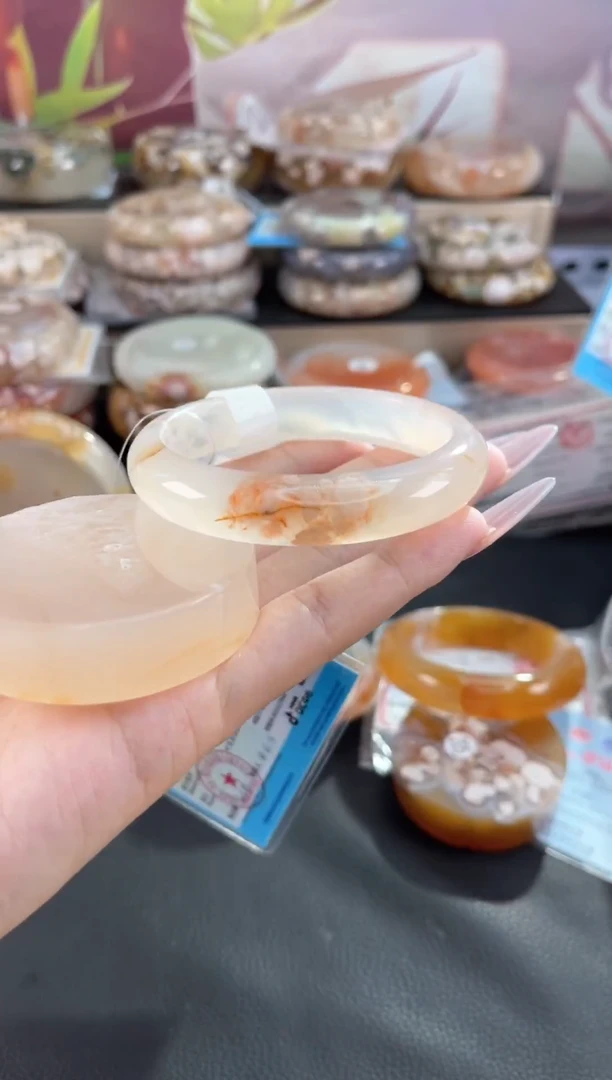 未镶嵌手镯石英质玉56