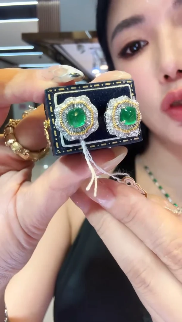 铂Pt950镶嵌耳饰祖母绿1.92ct