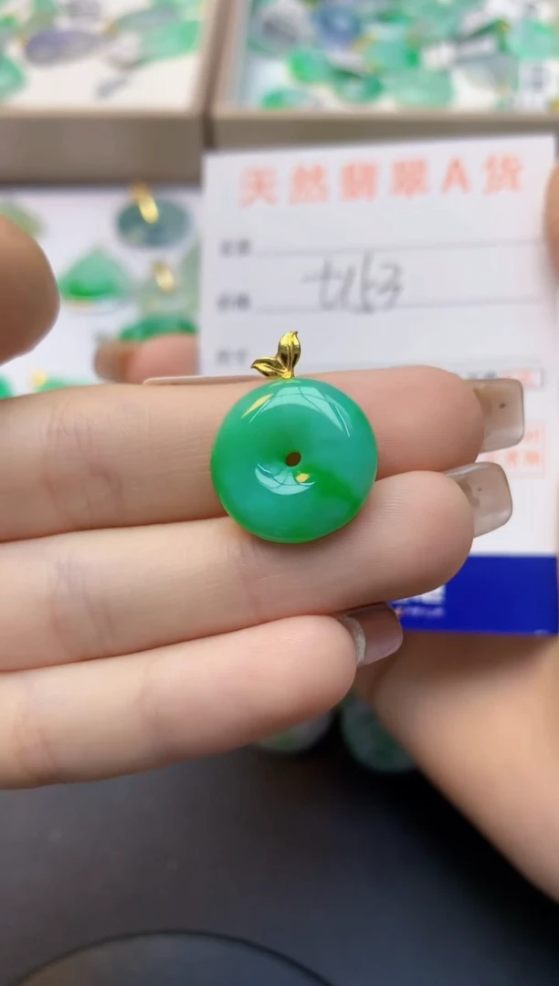 颈饰18K金镶嵌翡翠天然A货翡翠百元以上9元证书费自理