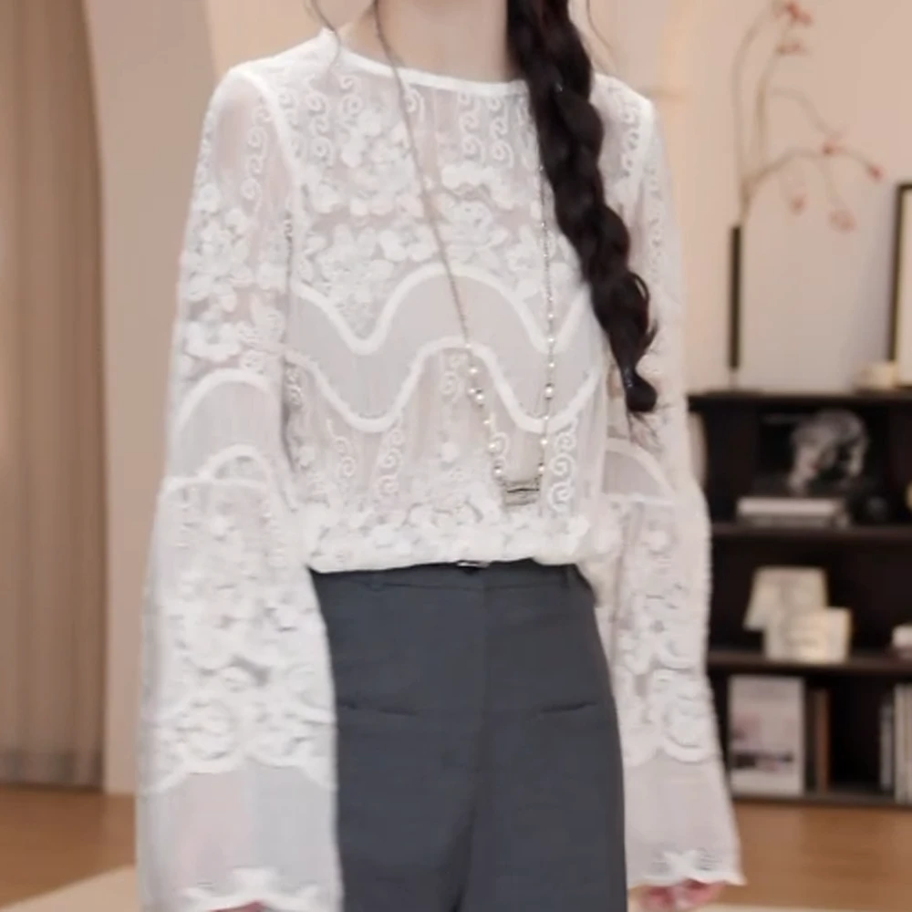 早秋百搭纯色花边蕾丝提花喇叭袖长袖C5816