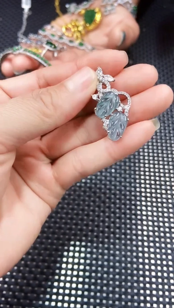 【闪购商品】翡翠颈饰未镶嵌11111111