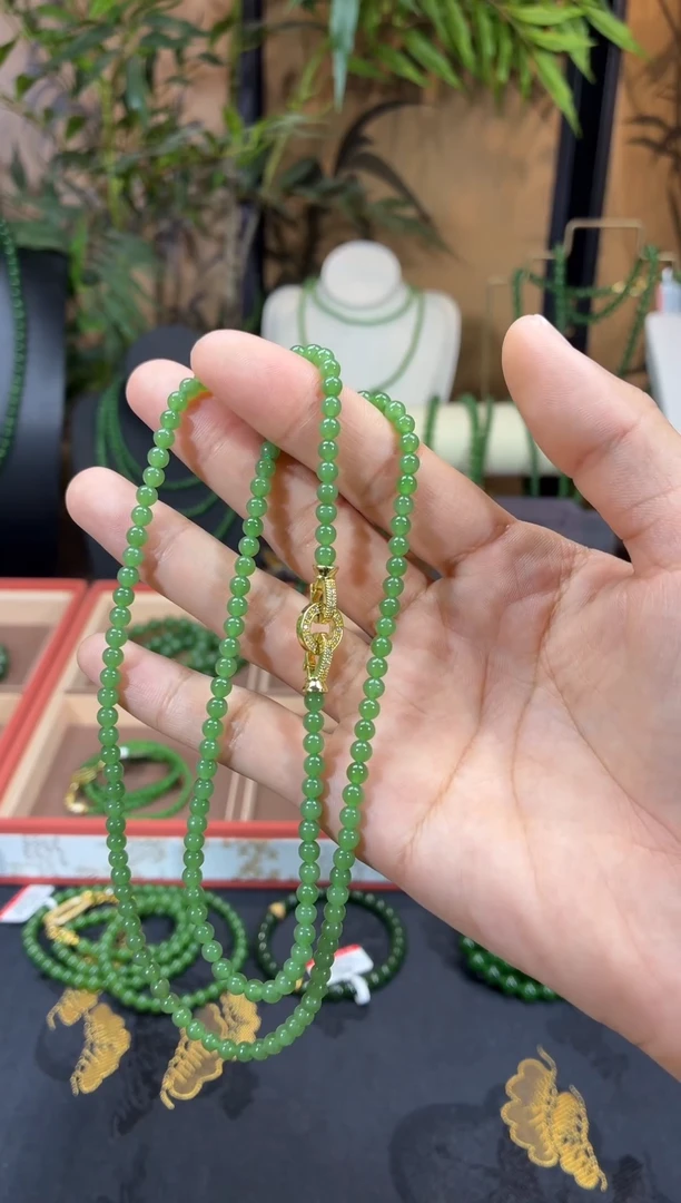 颈饰未镶嵌和田玉（碧玉）4阳绿无矿毛衣链
