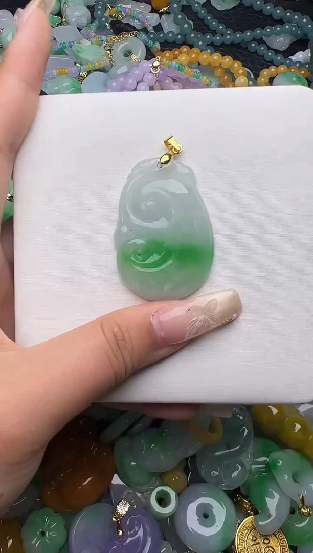 翡翠未镶嵌颈饰天然缅甸翡翠吊坠