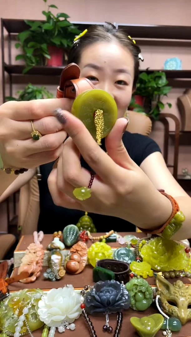 未镶嵌岫玉吊坠·