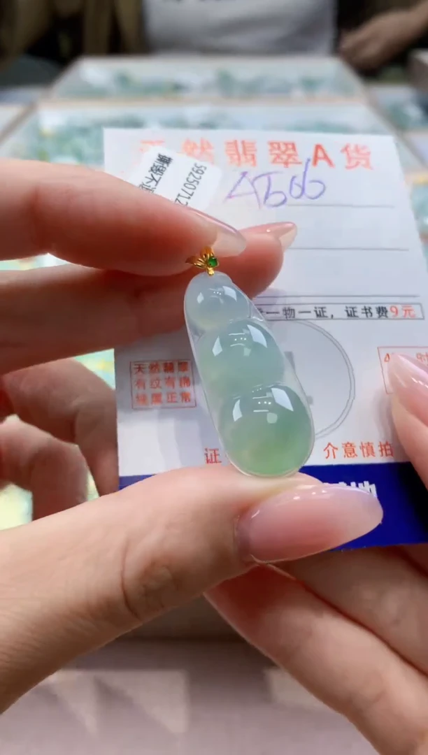 颈饰18K金镶嵌翡翠天然缅甸a货翡翠